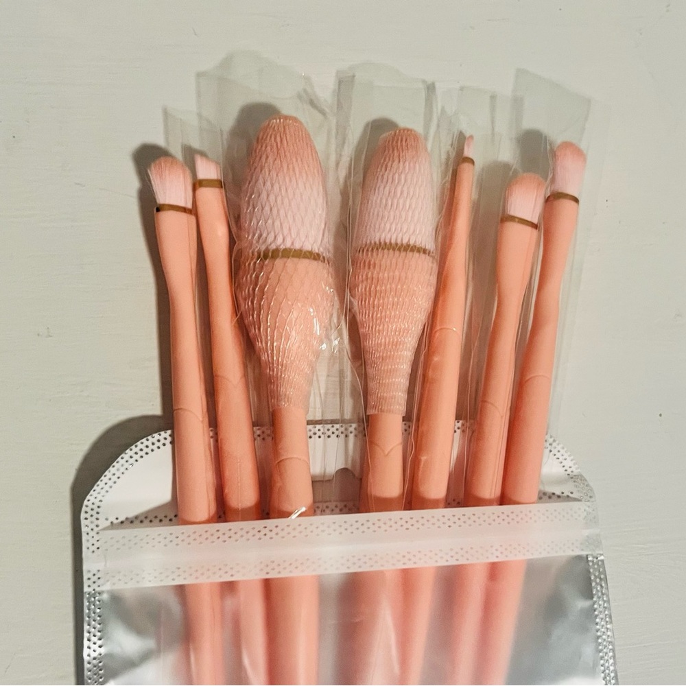 Make Up Brush set. 7 pieces .